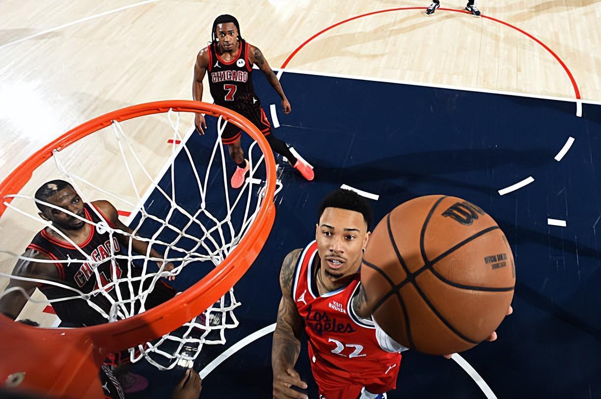 乐鱼-又一次扮演了超级第六人的角色，侧翼新星真的在快船站稳脚跟了？